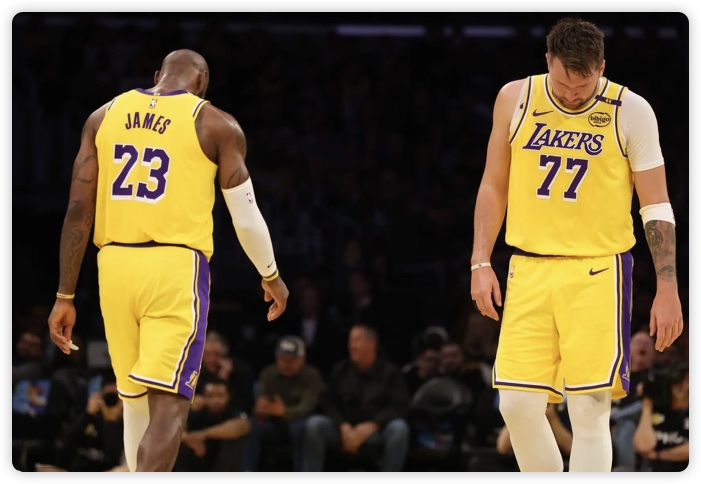 三球關(guān)鍵挑籃 詹姆斯26+11失絕平 東契奇三分9中1 湖人爆冷負黃蜂